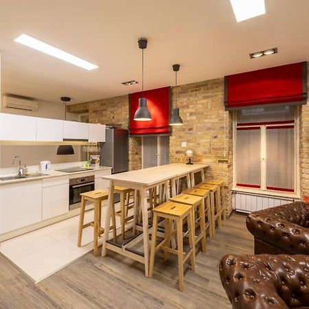 Deluxe Central Elizabeth Residence W/ 4Bedrm, 2Bathrm, 1Lvngrm Budapest Esterno foto