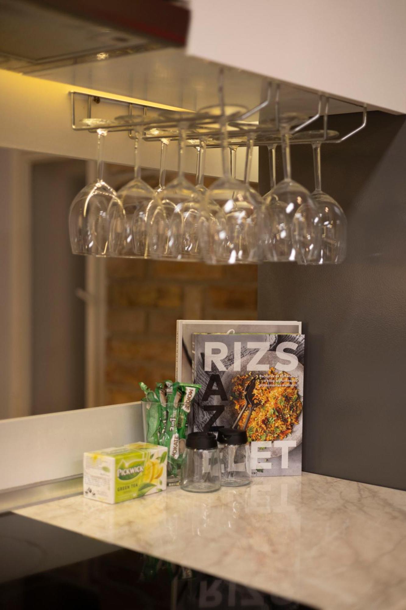 Deluxe Central Elizabeth Residence W/ 4Bedrm, 2Bathrm, 1Lvngrm Budapest Esterno foto